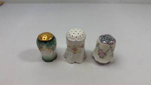 lot 96 image: Floral Porcelain Salt Shakers Collection