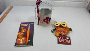 lot 204 image: Fall Halloween Decorations Bundle - Owl Welcome Sign & Pumpkin Carver