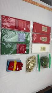 lot 208 image: Hallmark Holiday Gift Wrapping Collection