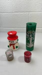 lot 211 image: Christmas Holiday Candle Collection