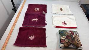 lot 212 image: Holiday Decorative Towel Set with Tapestry Pillow