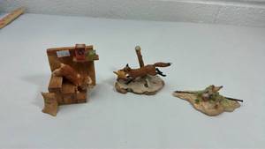 lot 220 image: Red Fox Family Decorative Sculpture