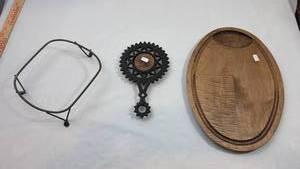 lot 245 image: Mt. Garfield Cast Iron Trivet Set with Stand