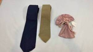 lot 286 image: Mens Classic Neck Ties and Pink Drawstring Pouch Set
