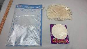 lot 290 image: Paper Lace Doily Collection