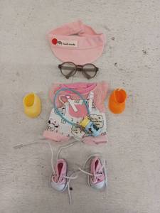 lot 27682 image: 7 Piece Mini Doll Outfit