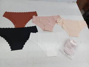 lot 27753 image: Undergarment Lot, Med