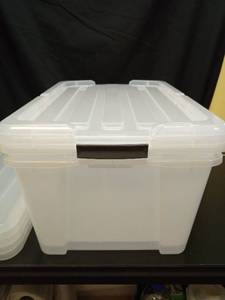 lot 1052 image: Set of 2 Totes with 6 lids.  Clear Storage Container Sets - Retail $15