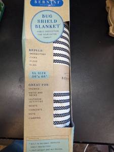 lot 1096 image: Bernini Bug Shield Blanket XL Outdoor Insect Protection - Retail $35