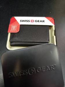 lot 1115 image: Swiss Gear RFID Protected Leather Wallet - Retail $25