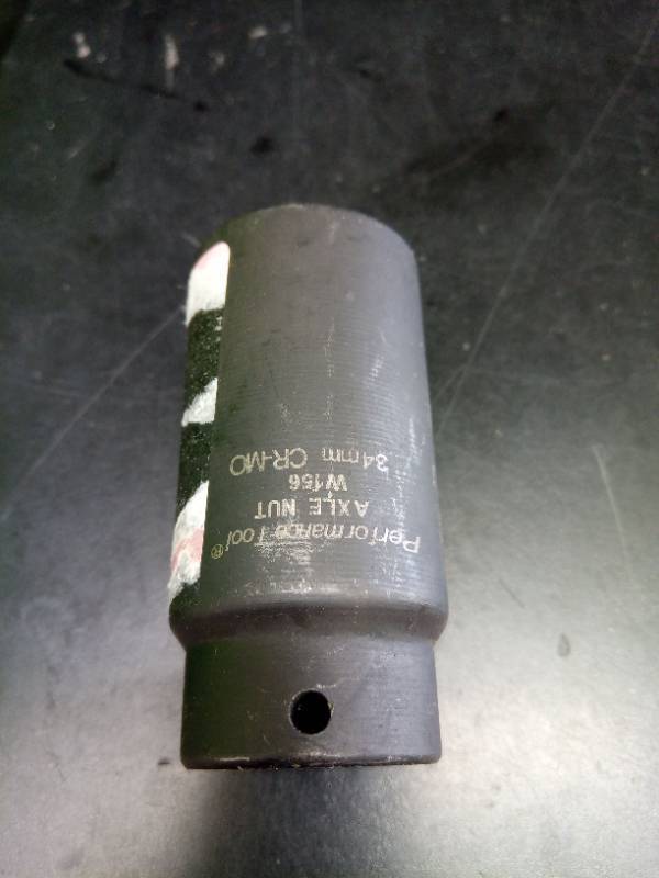 lot 2037 image: 34mm Axle Nut Socket Tool - Retail $15