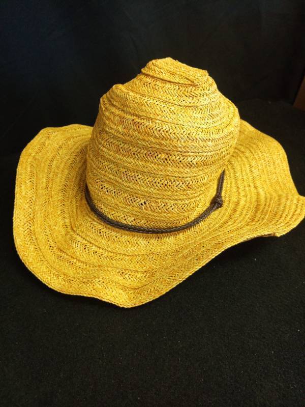 lot 2109 image: Classic Garden Hat - Retail $25