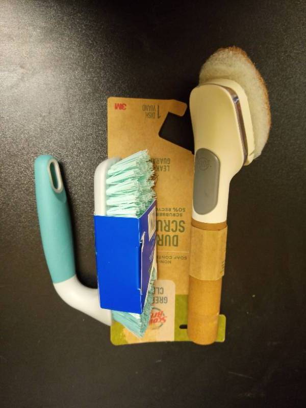 lot 2114 image: Eco-Friendly Kitchen Cleaning Brush Set with Scrubber Wand - Retail $16