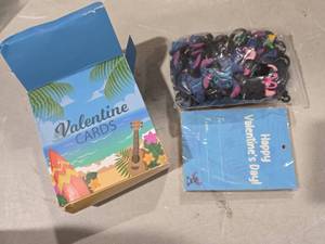 lot 5509 image: Dyatgerttide Valentines Day Gifts for Kids, Pack of 24 Valentines Cards for Kids with Cute Keychains, Valentines Day Greeting Cards for Boys Girls Party Favors, Calssroom Exchange