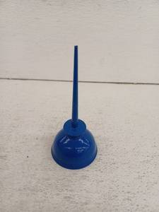 lot 25875 image: Vintage Blue Eagle Oil Can, 6 Pack
