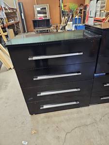 lot 18906 image: Black 4-Drawer Dresser