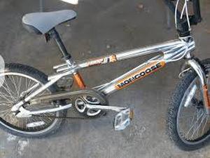lot 18901 image: Mongoose Hoop D BMX Bike