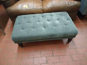lot 59009 image: Tufted Grey Ottoman with Wooden Legs - Retail $75