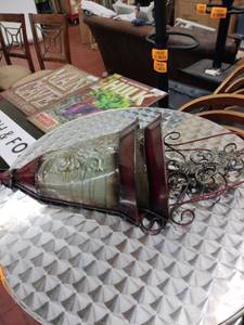 lot 59034 image: Set of Miscellaneous Wall Decor - Retail $0