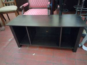 lot 59038 image: Black TV Stand Media Console Table - Retail $75