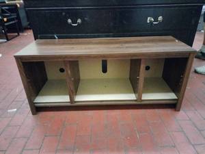 lot 59052 image: Wood Grain TV Stand Media Console with Open Storage - Retail $75