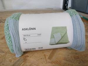 lot 20399 image: IKEA Asklonn Throw Blanket  - Retail $0