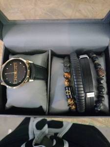 lot 20415 image: Folio Bracelet Organizer - Retail $0