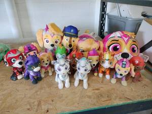 lot 20429 image: Lot of Miscellaneous Paw Patrol Stuffed Animals - Retail $0
