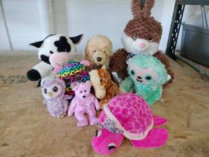 lot 20430 image: Lot of Miscellaneous Stuffed Animals - Retail $0