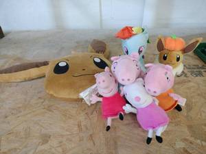 lot 20431 image: Lot of Miscellaneous Cartoon Stuffies - Retail $0