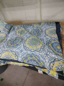 lot 20437 image: Quilted Bed Comforter