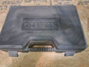 lot 20483 image: Emergency Roadside Kit