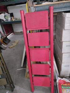 lot 20521 image: 5 Step Household Step Ladder