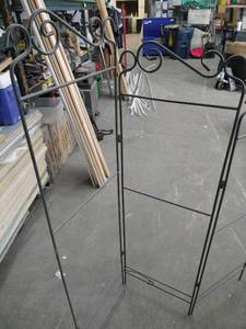 lot 20538 image: Decorative Iron Folding Trellis