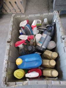 lot 20580 image: Lot of Miscellaneous Garage Bottles