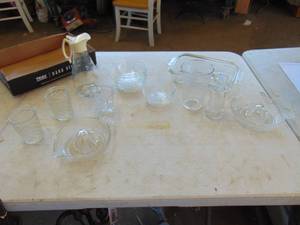 lot 3640 image: Selection of Clear Glass - Measuring tumbler - Juicers and More