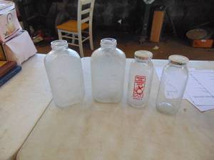 lot 3649 image: 4 Orange Juice Containers - Glass - 2 Frosted