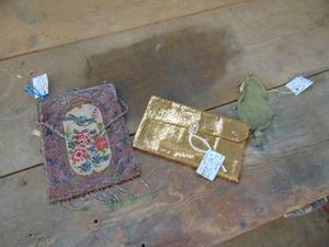 lot 3654 image: 3 Vintage Purses - Metal Mesh - Beaded and Gold Toned scales
