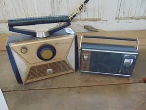 lot 3659 image: Pair of Vintage Radios - 1 Emerson