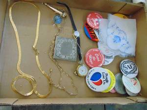 lot 3664 image: Selection of Costume Jewelry and Pins