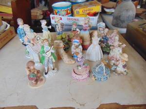 lot 3716 image: Large Selection of Figurines