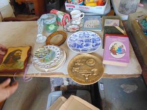 lot 3721 image: Selection of Decor Books and More