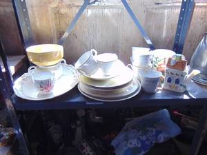 lot 3724 image: Contents of Shelf