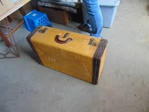 lot 3727 image: Hardsided Suit Case