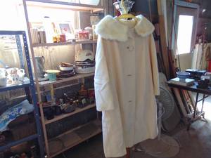 lot 3735 image: Vintage Coat - Ladies - Velmue