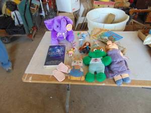 lot 3744 image: Selection of Toys - Childrens Books and More