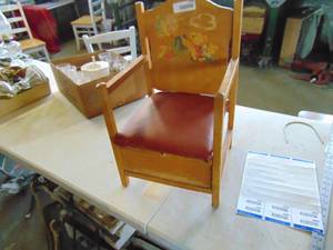 lot 3804 image: Toddler Chair