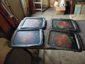 lot 3822 image: 4 Metal TV Trays - No BottomsStands