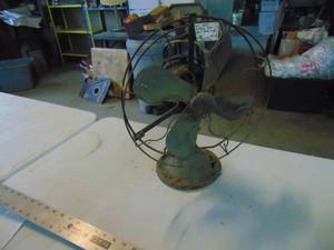 lot 3835 image: 4 Blade General Electric Fan