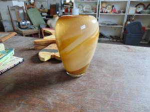 lot 3848 image: Brown Swirl Glass Vase - Unmarked